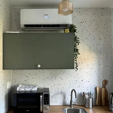 Ljuba Cozy Modern Escape In Lejlighed