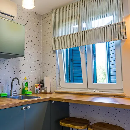 Ljuba Cozy Modern Escape In * Σπλιτ